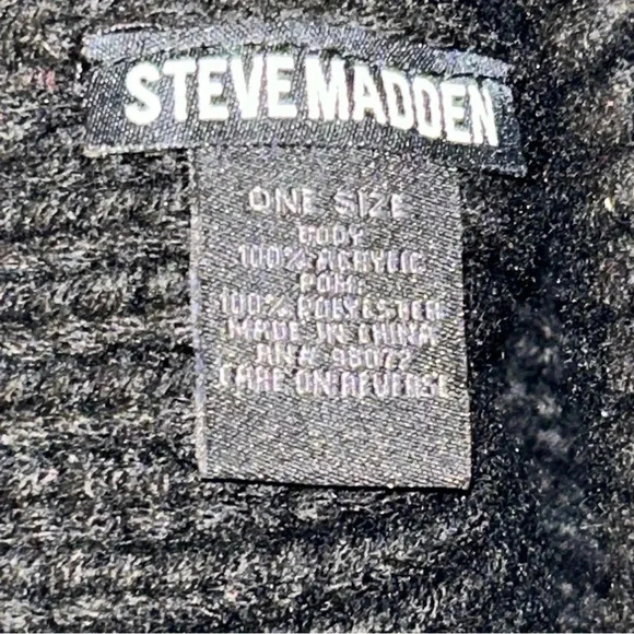 Steve Madden Knit Hat With Faux Fur Pom Pom Black Gorpcore Outdoors Winter - Picture 4 of 4